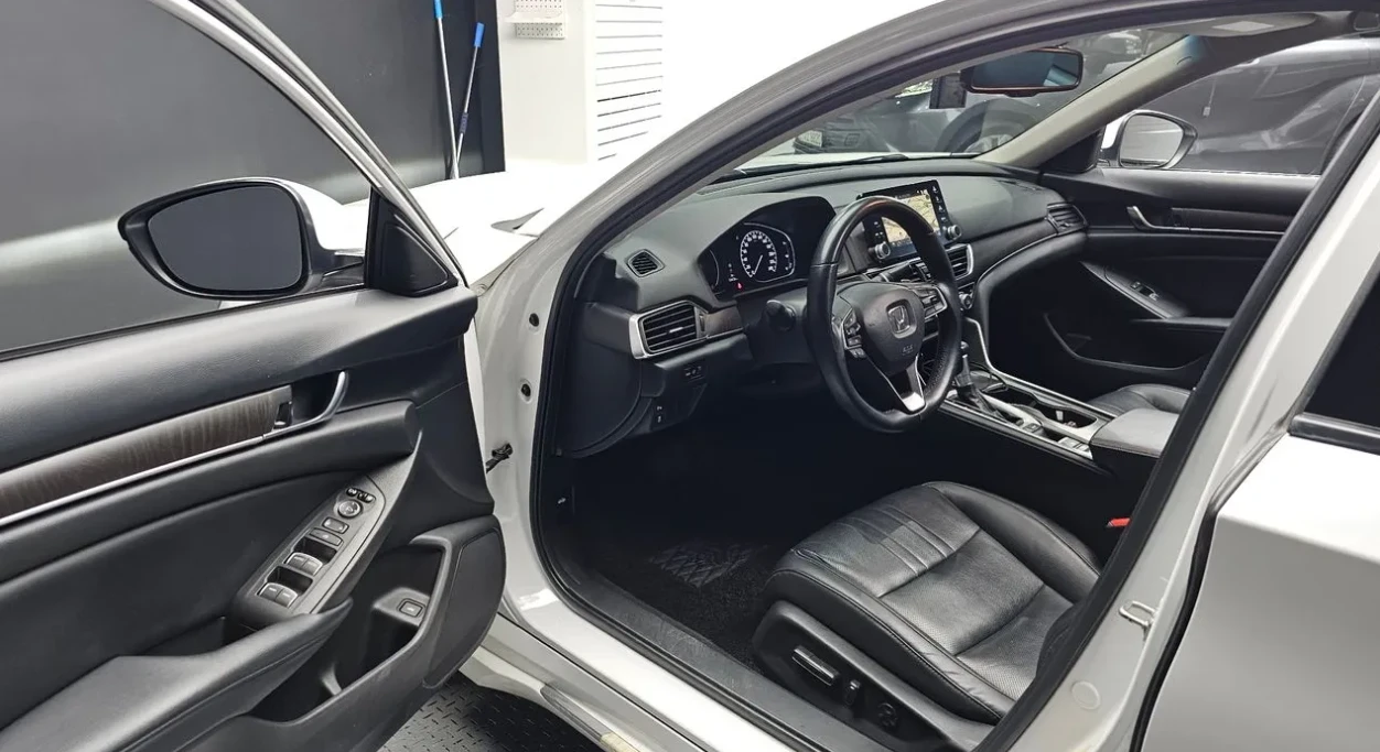 Honda Accord 1.5T Бензин, снимка 9 - Автомобили и джипове - 55135047