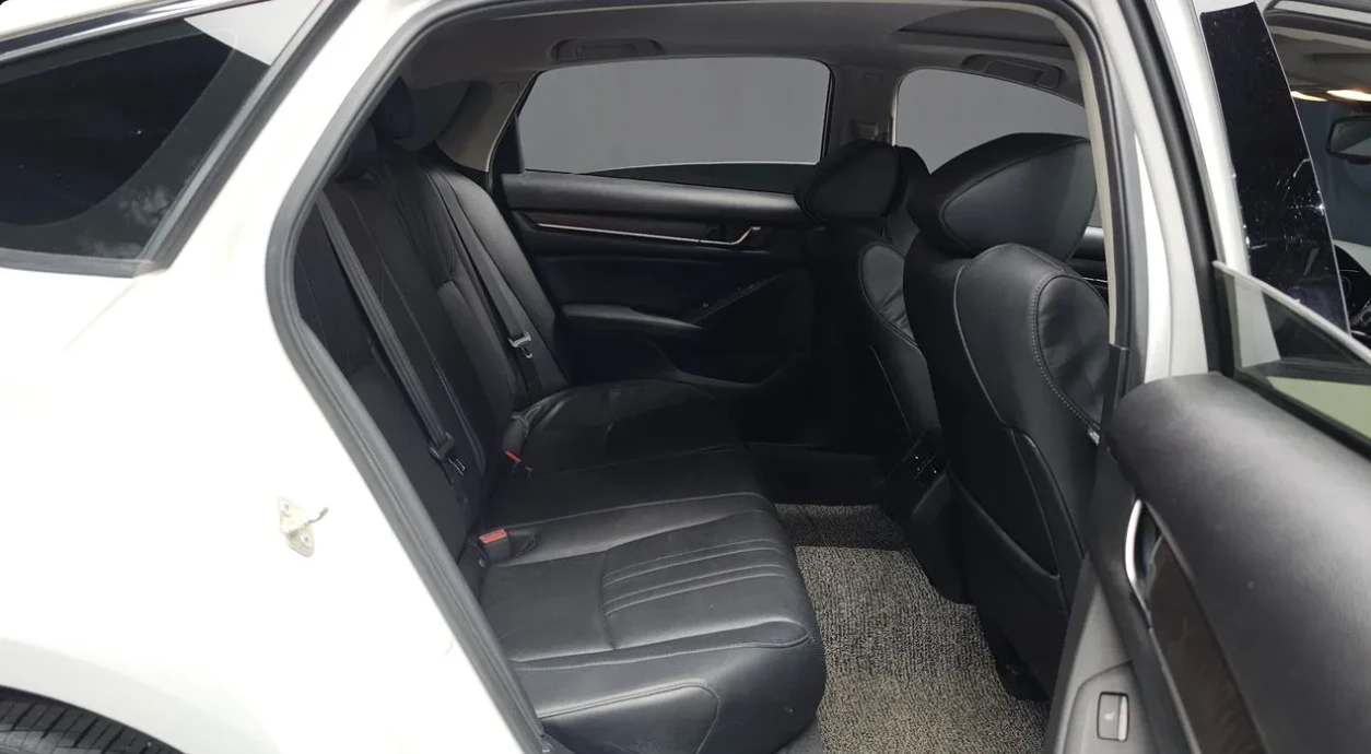 Honda Accord 1.5T Бензин, снимка 10 - Автомобили и джипове - 55135047