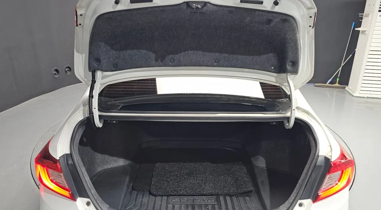 Honda Accord 1.5T Бензин, снимка 13 - Автомобили и джипове - 55135047