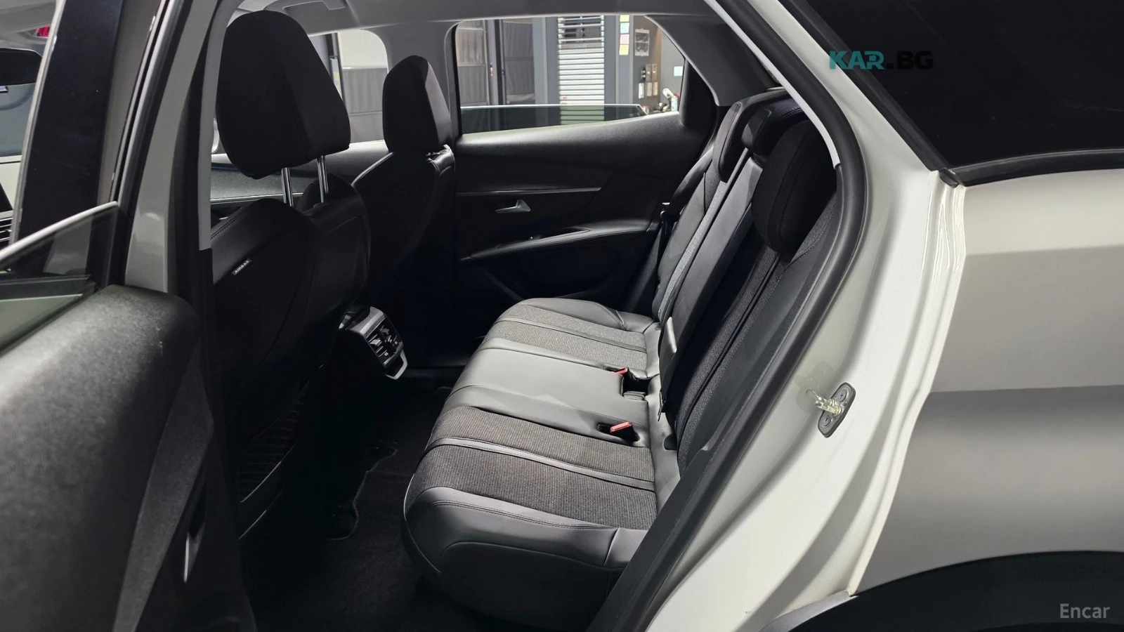 Peugeot 3008 * LED* KEYLESS* Camera* ПОДГРЕВ* , снимка 17 - Автомобили и джипове - 55325335