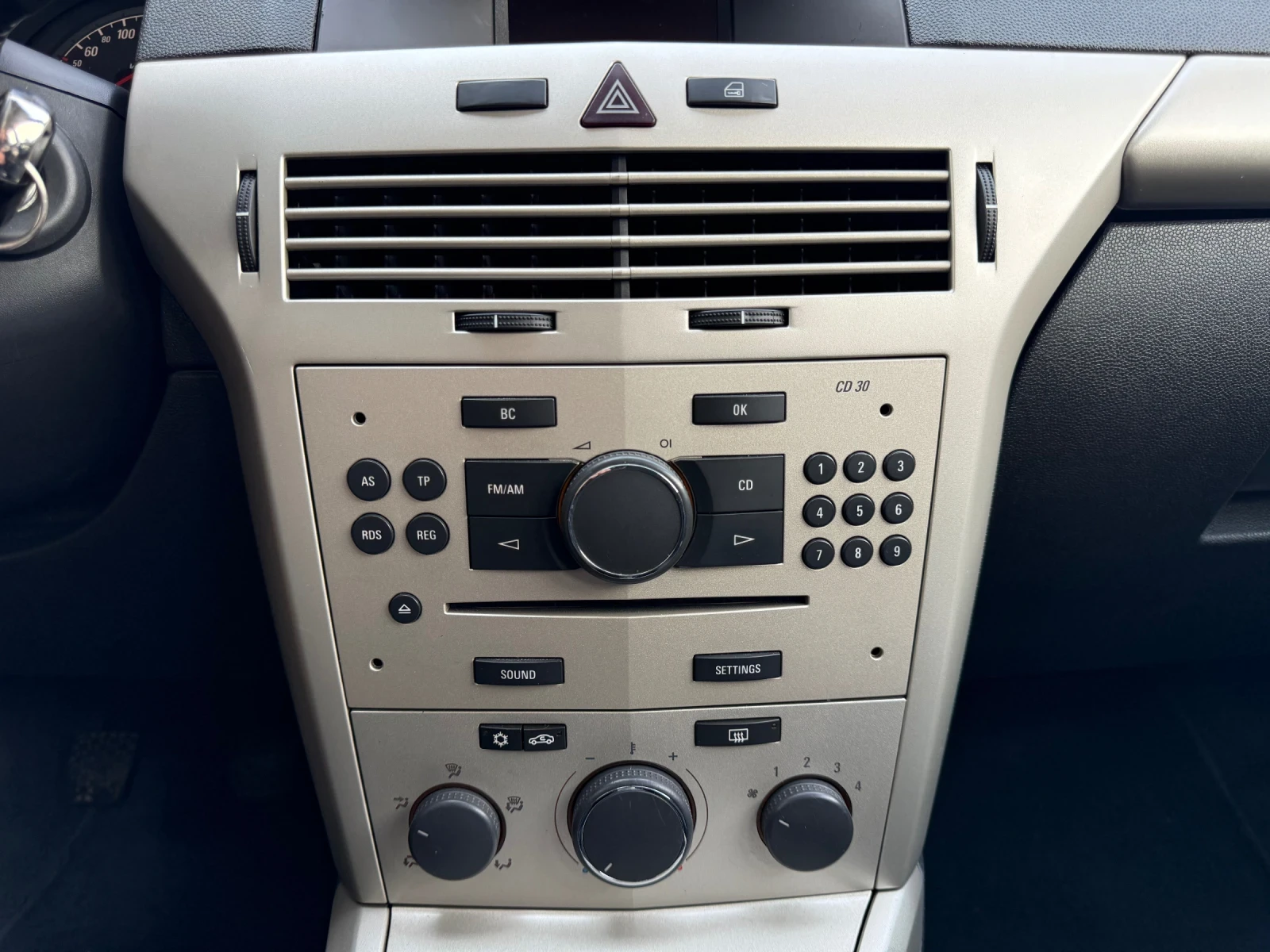 Opel Astra 1.6i * 274 100KM * РЕГИСТРИРАН, снимка 14 - Автомобили и джипове - 55402352