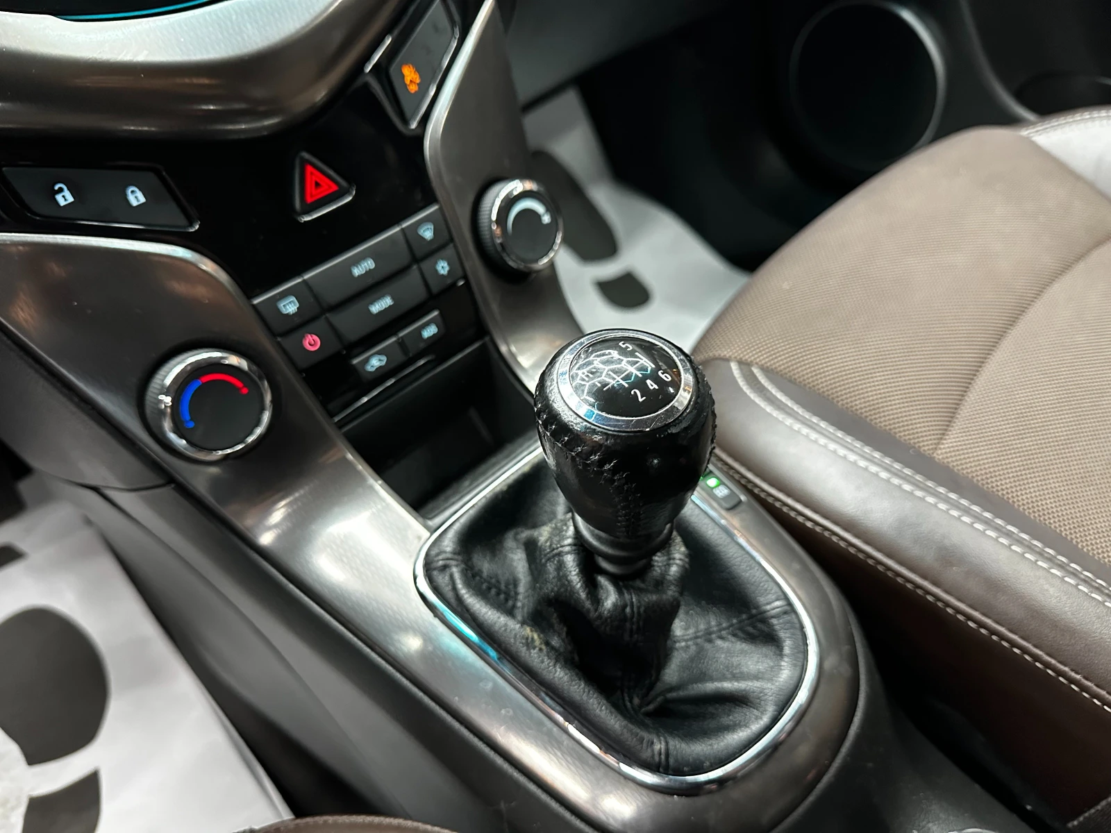 Chevrolet Cruze 1.7d 131 к.с. , снимка 11 - Автомобили и джипове - 55446414