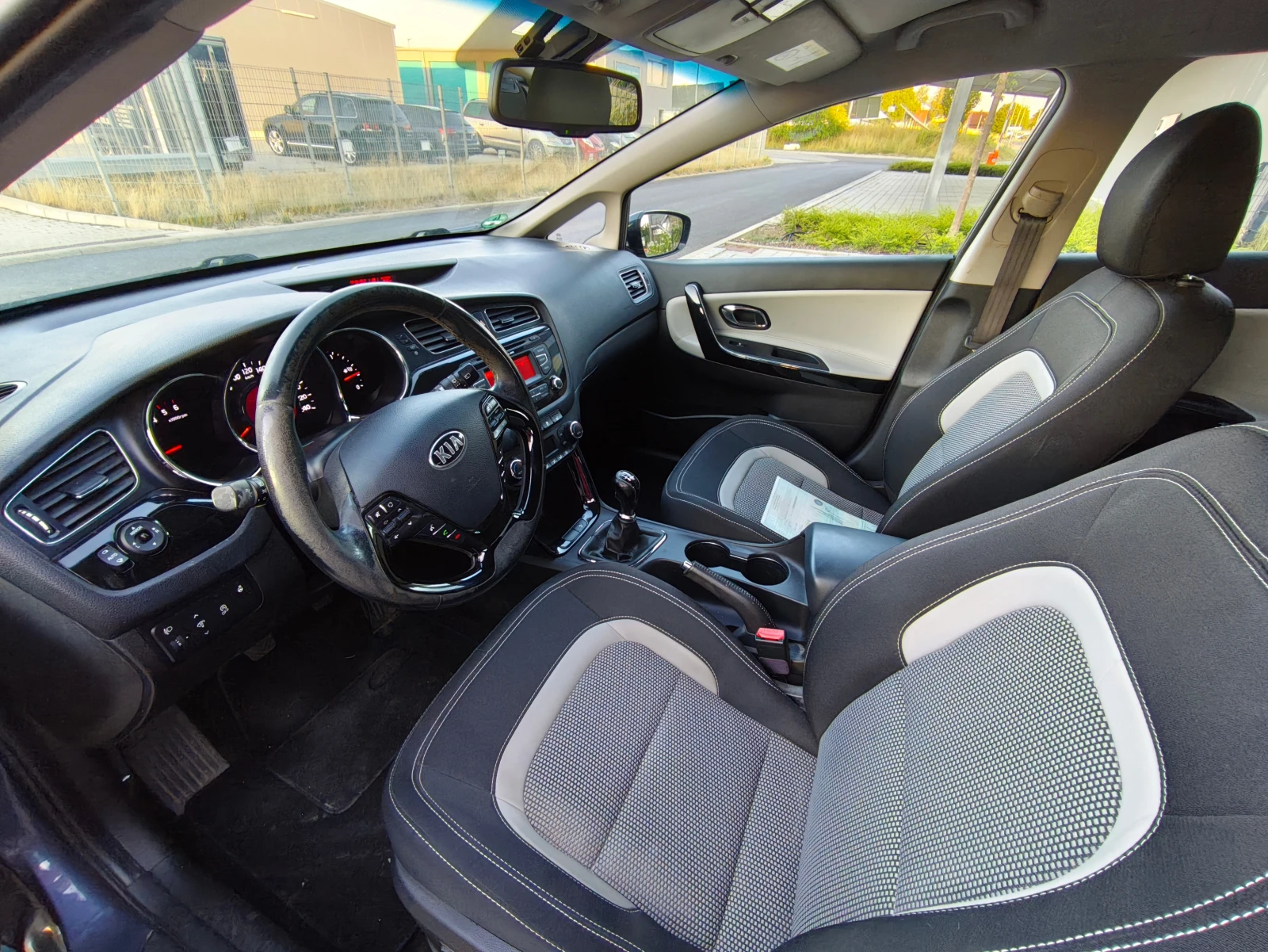 Kia Ceed 1.6CRDI, снимка 10 - Автомобили и джипове - 55492066