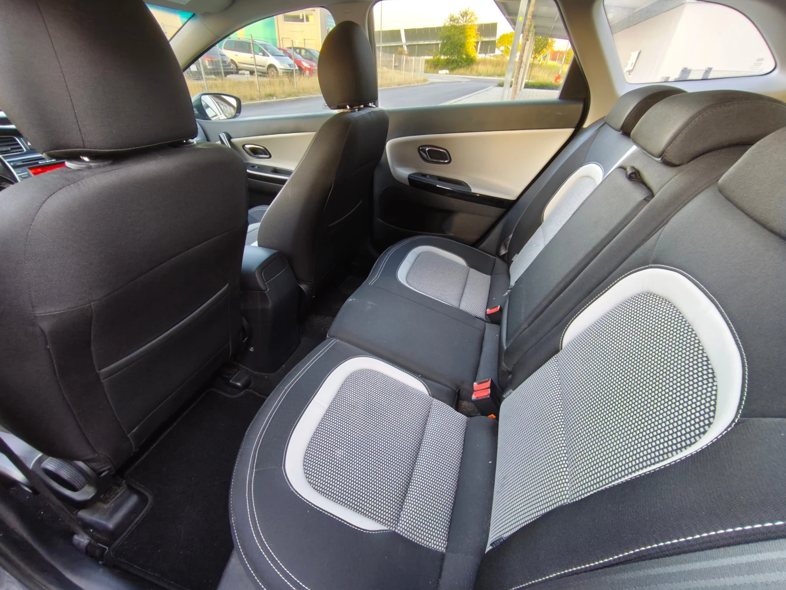 Kia Ceed 1.6CRDI, снимка 11 - Автомобили и джипове - 55492066