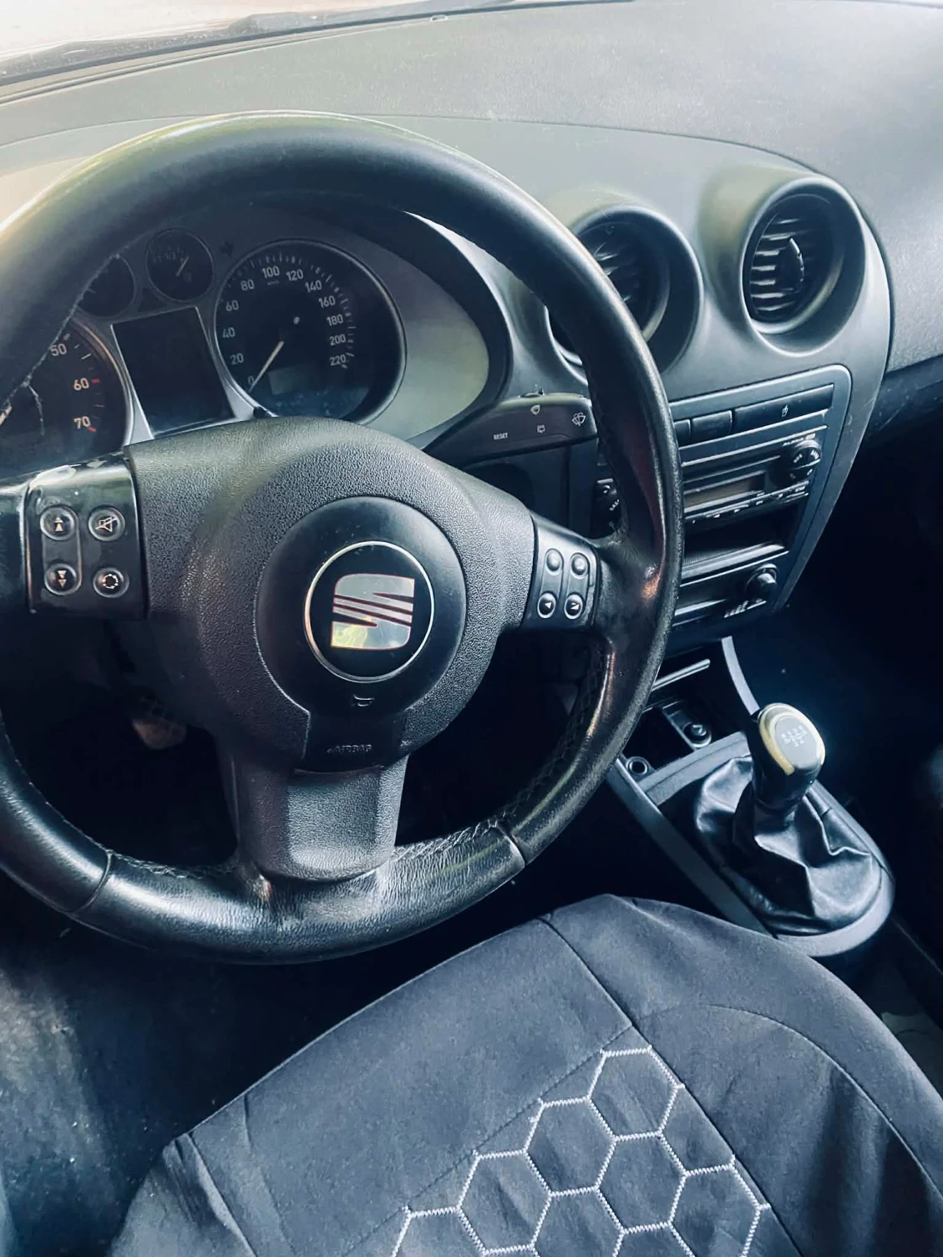 Seat Ibiza, снимка 6 - Автомобили и джипове - 55563473