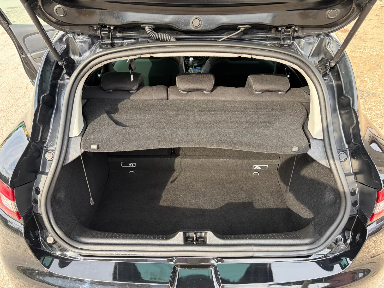 Renault Clio 0.9 Limited, снимка 6 - Автомобили и джипове - 56272595