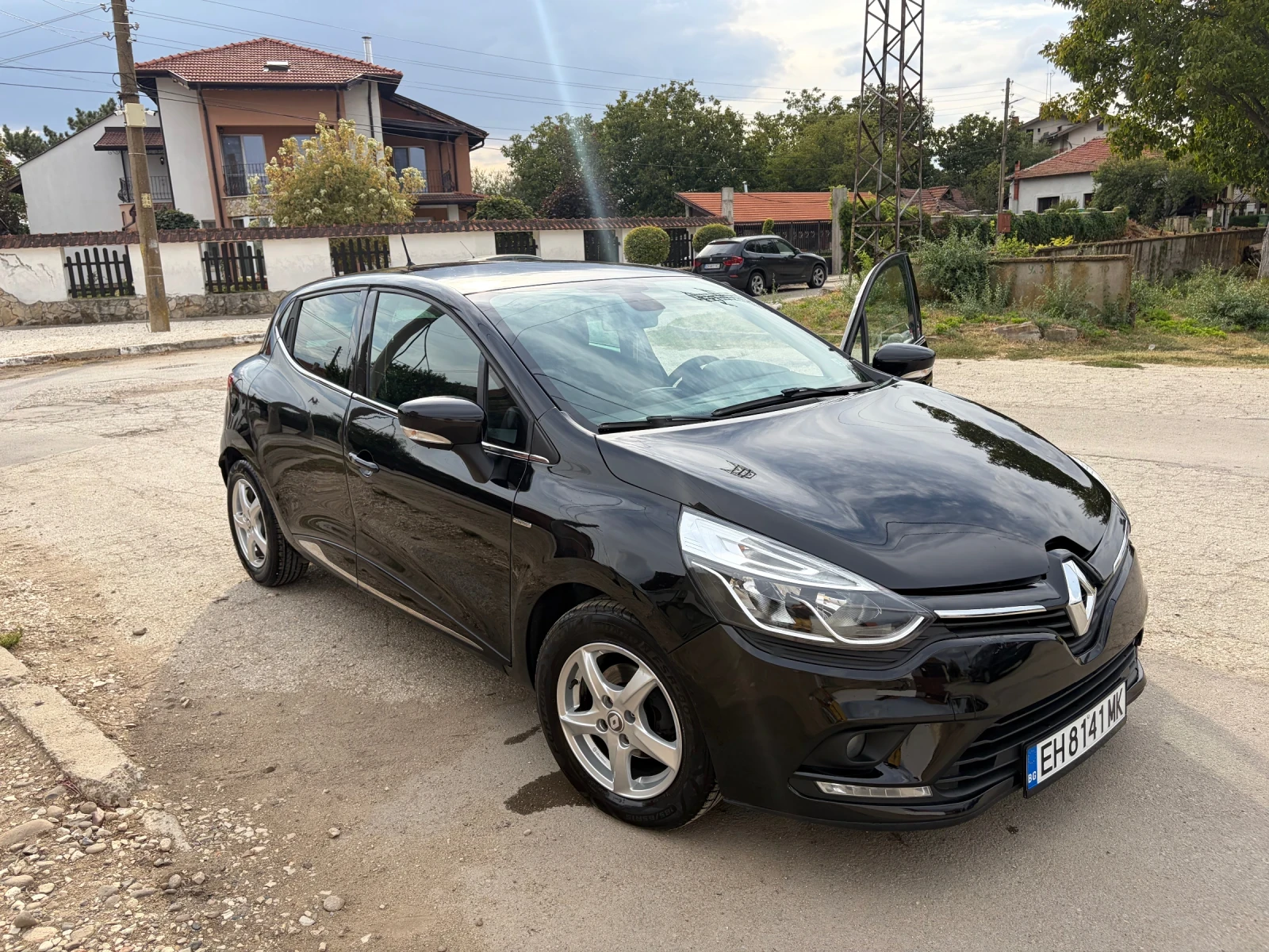 Renault Clio 0.9 Limited, снимка 3 - Автомобили и джипове - 56272595