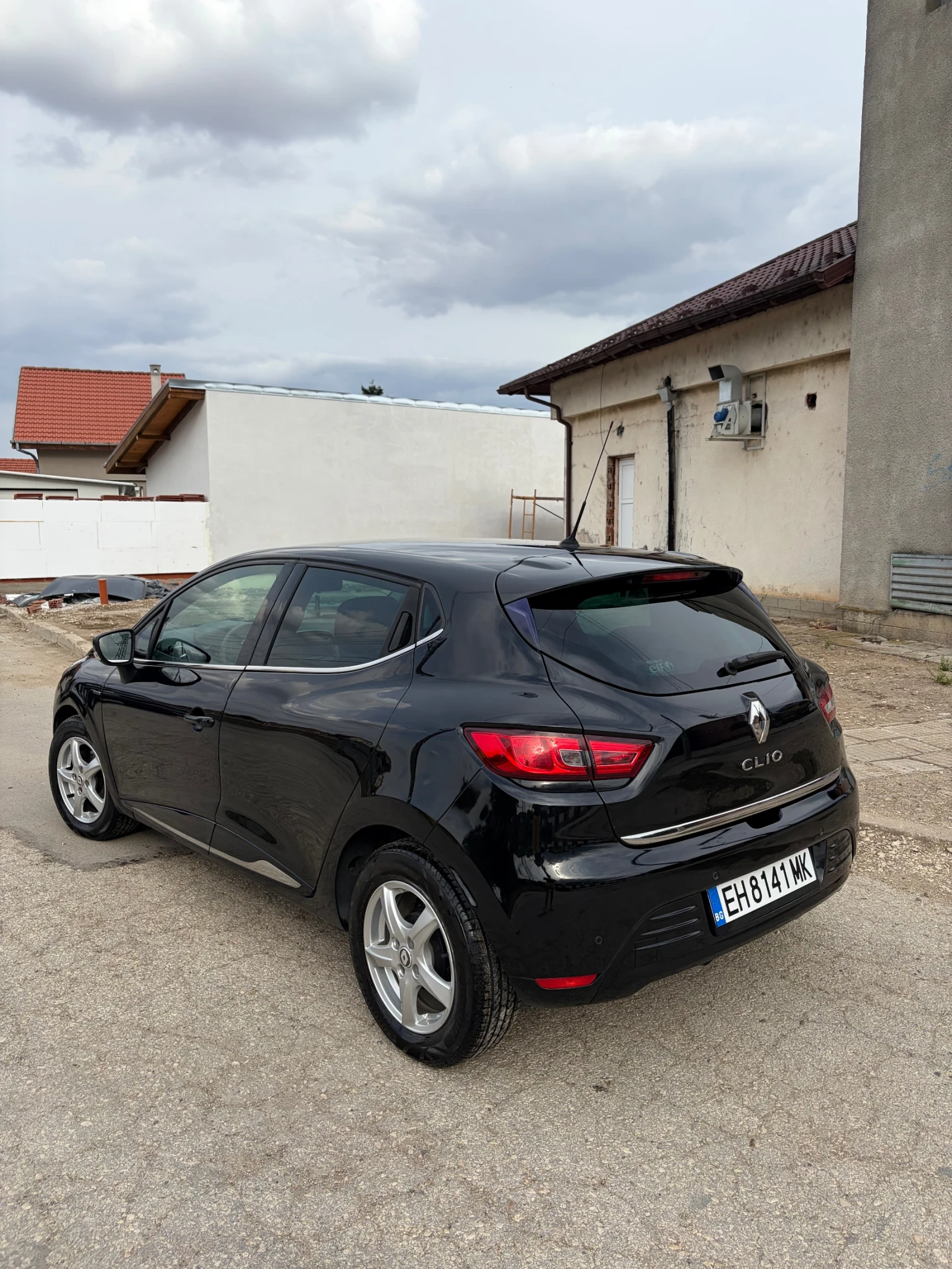 Renault Clio 0.9 Limited, снимка 2 - Автомобили и джипове - 56272595