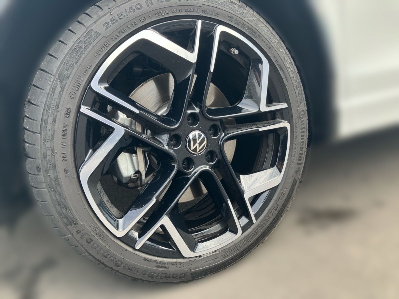 VW Tiguan 2.0 TDI 4Motion = R-Line= Panorama Гаранция, снимка 6 - Автомобили и джипове - 46085353