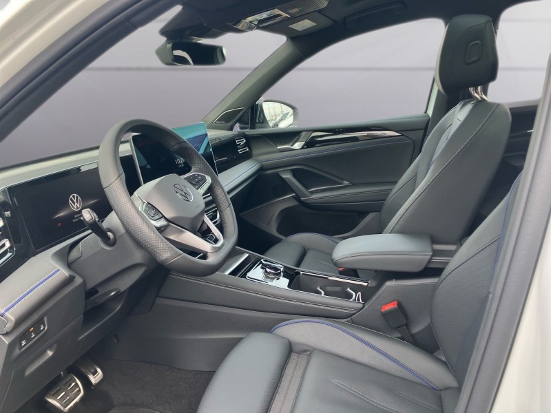 VW Tiguan 2.0 TDI 4Motion = R-Line= Panorama Гаранция, снимка 8 - Автомобили и джипове - 46085353