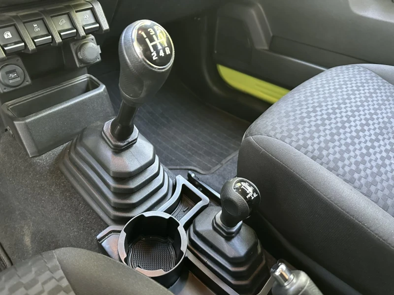 Suzuki Jimny, снимка 12 - Автомобили и джипове - 51623674