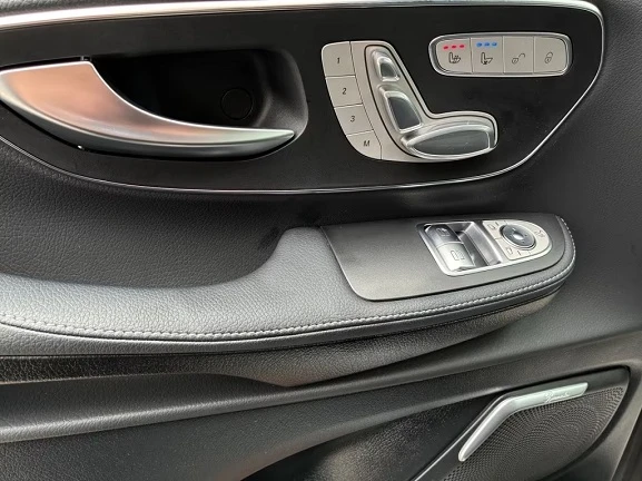 Mercedes-Benz EQV 300 Long = Avantgarde = Airmatic Гаранция, снимка 4 - Автомобили и джипове - 55301099