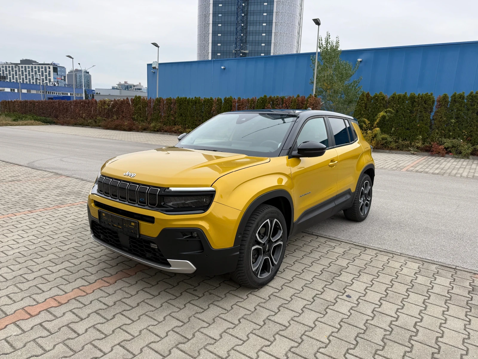 Jeep Avenger Summit-Paket / Електричка - изображение 2