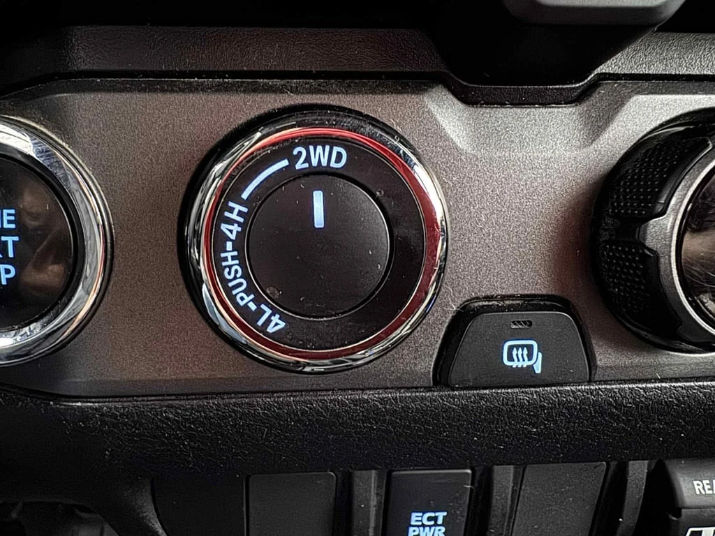 Toyota Tacoma * SR5 * CARFAX *    | Mobile.bg   13