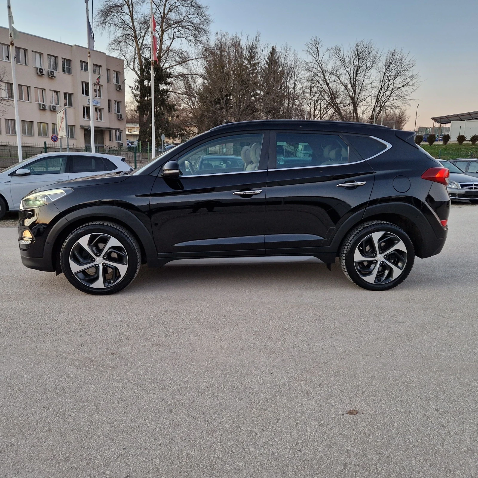 Hyundai Tucson 2.0 185к.4Х4 VERTEX/ОБДУХВАНЕ/ПАНОРАМА/ ШВЕЙЦАРИЯ  - изображение 4