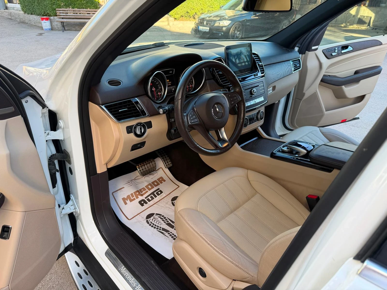 Mercedes-Benz GLE 400 4Matic AMG-Pack, снимка 8 - Автомобили и джипове - 54934428