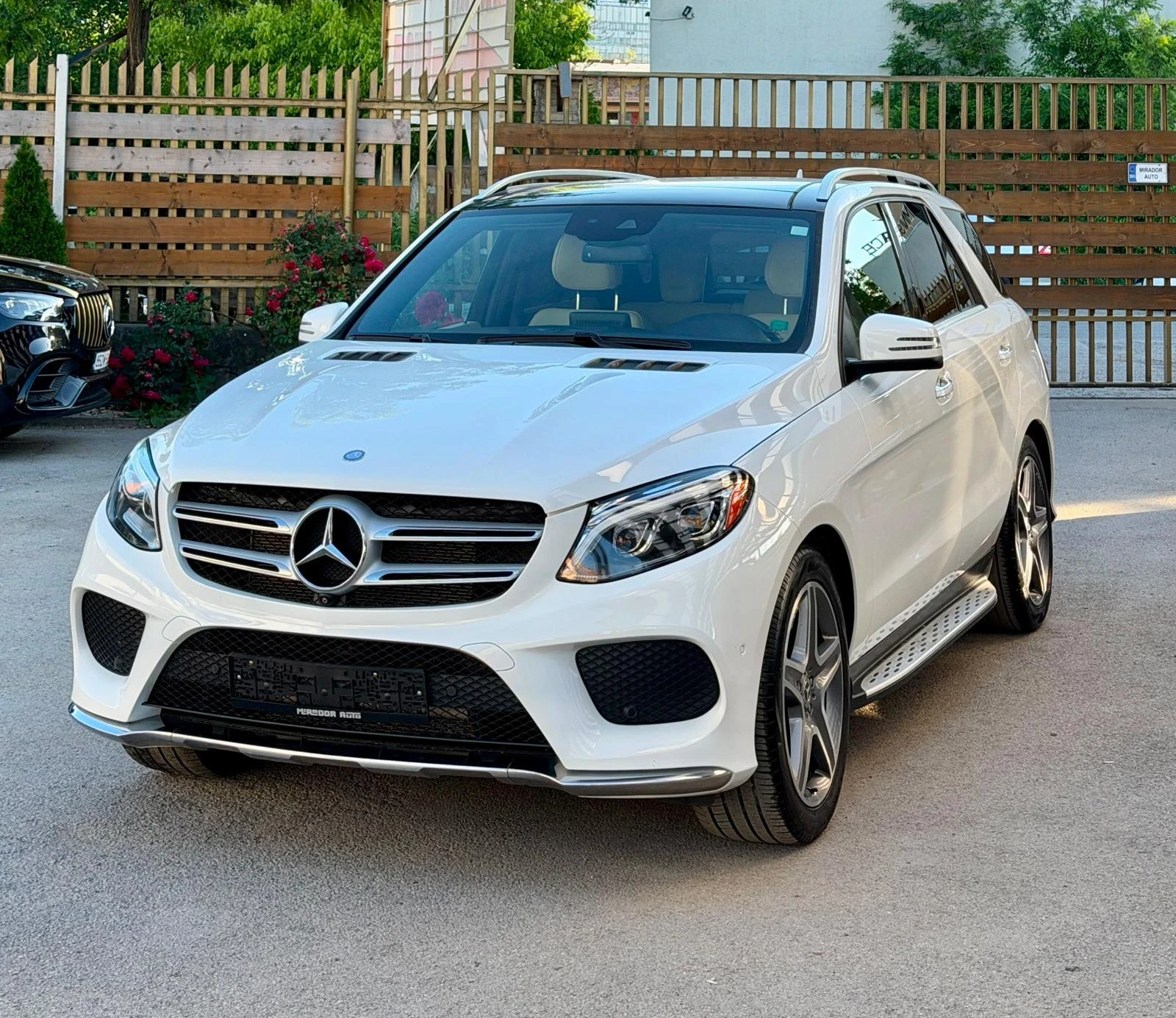 Mercedes-Benz GLE 400 4Matic AMG-Pack, снимка 2 - Автомобили и джипове - 54934428