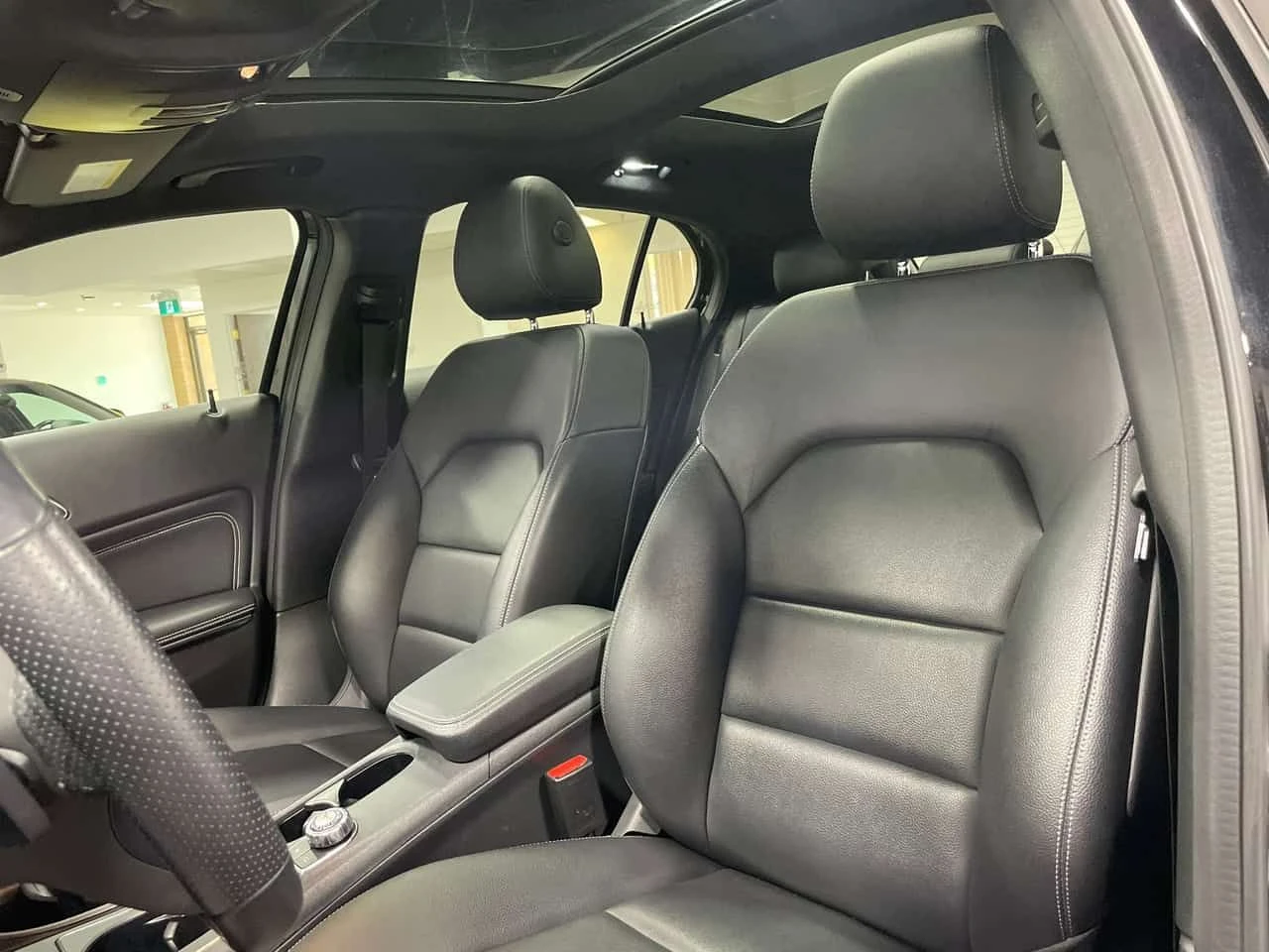 Mercedes-Benz GLA 250 АМГ ПАК/ПАНОРАМА/ПОДГРЕВ/ПАМЕТ/CARFAX/ФИНАНСИРАНЕ, снимка 11 - Автомобили и джипове - 55040456