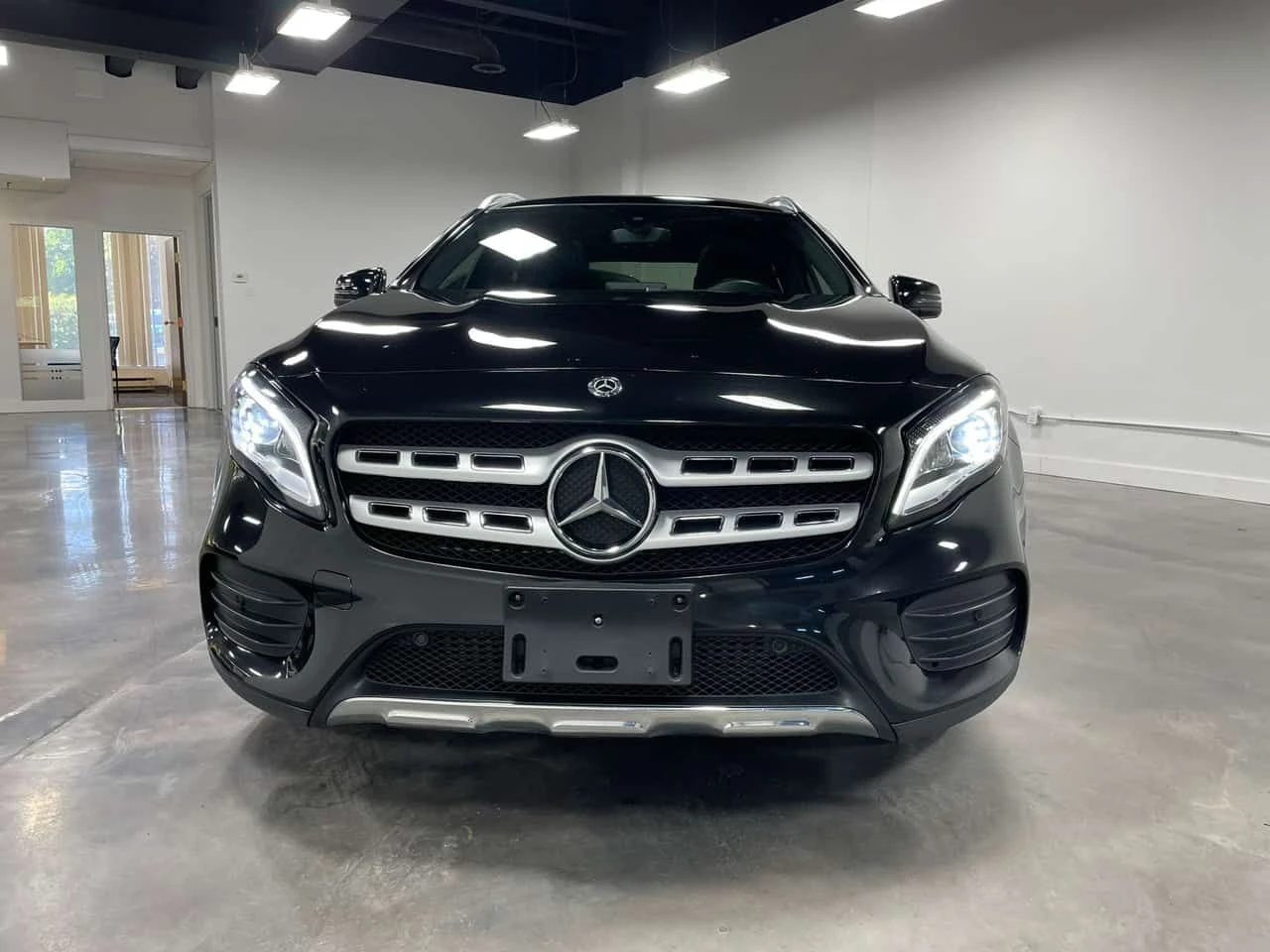 Mercedes-Benz GLA 250 АМГ ПАК/ПАНОРАМА/ПОДГРЕВ/ПАМЕТ/CARFAX/ФИНАНСИРАНЕ, снимка 2 - Автомобили и джипове - 55040456