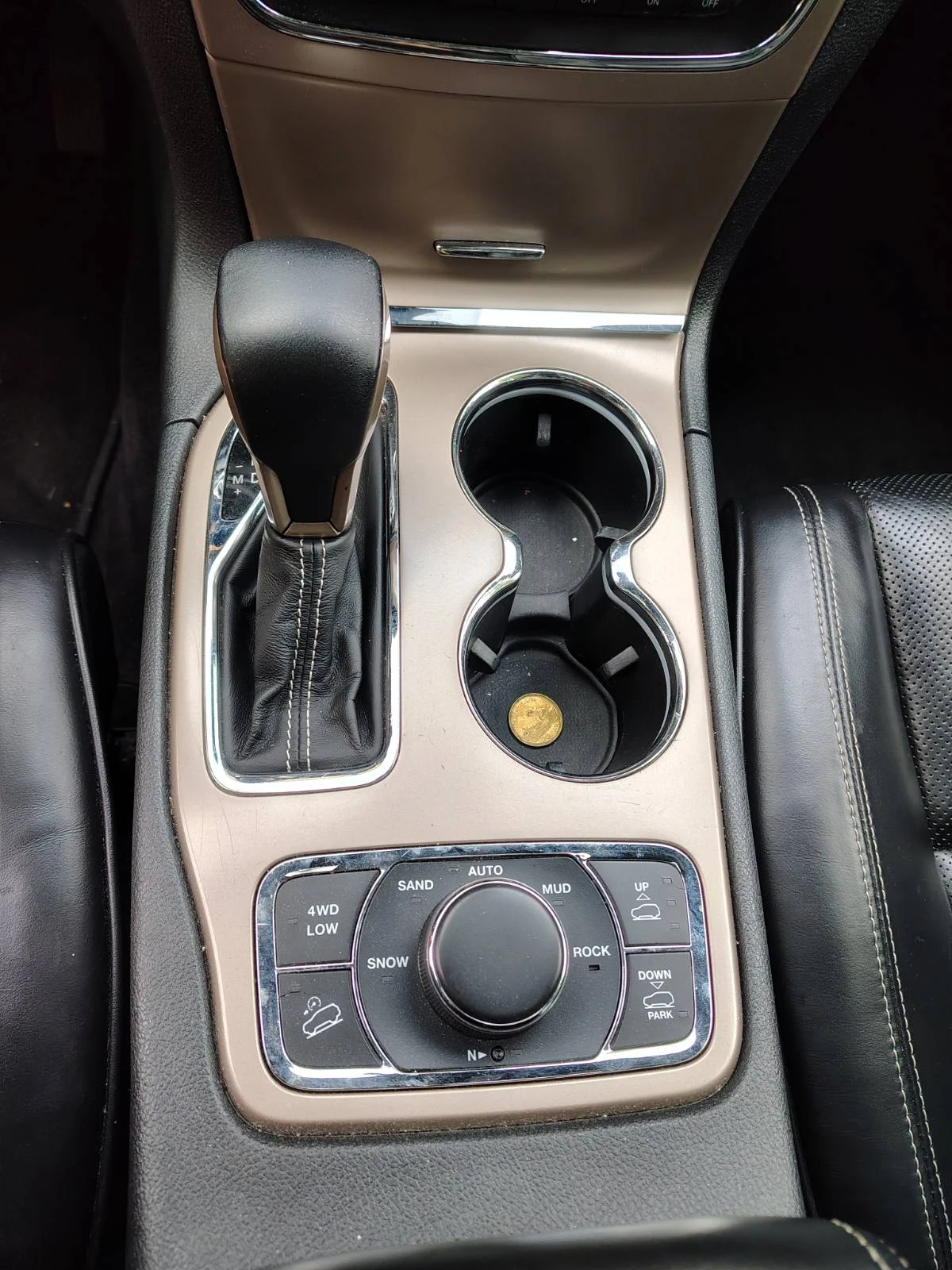 Jeep Grand cherokee Overland, снимка 9 - Автомобили и джипове - 55905885