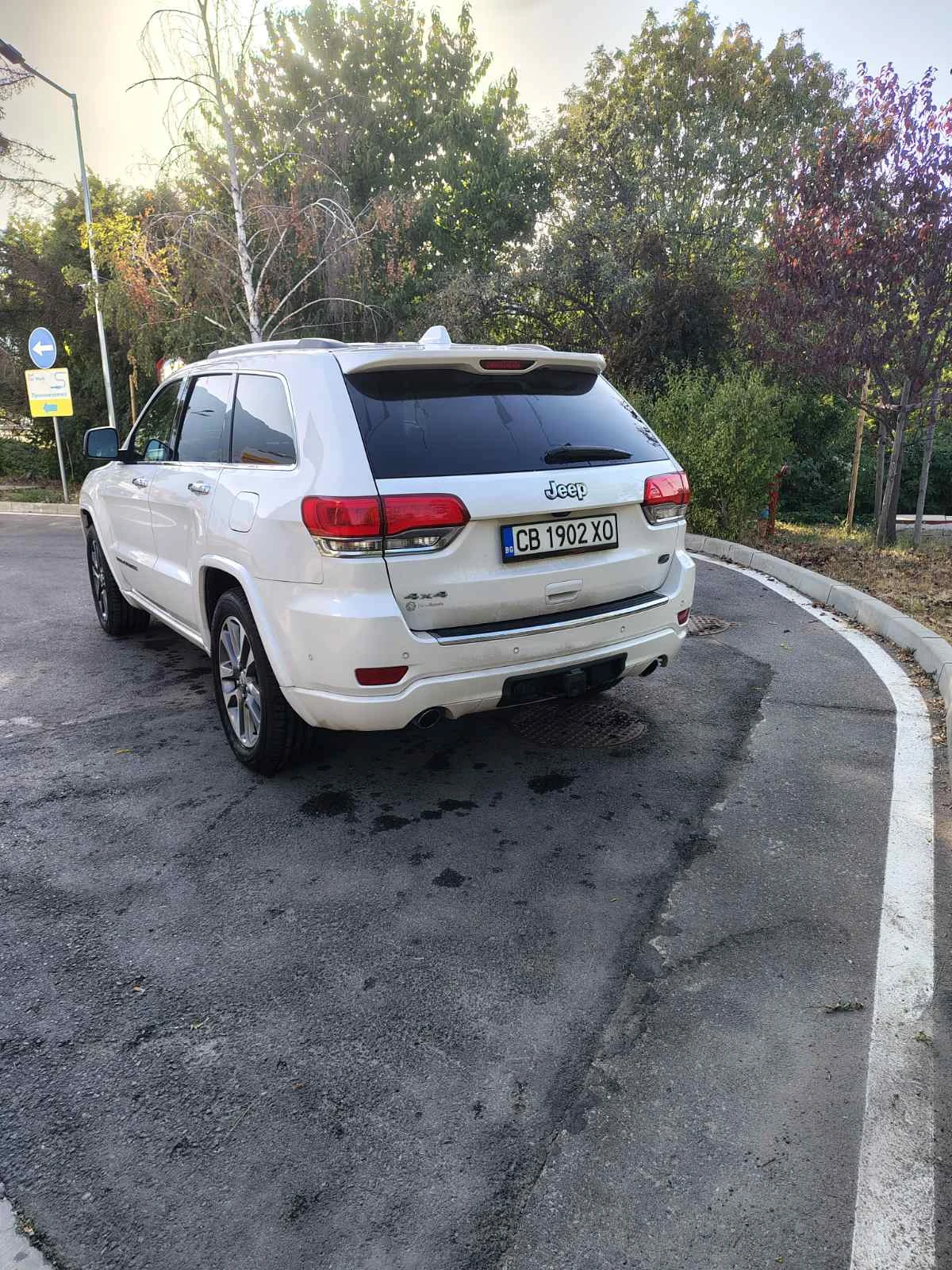 Jeep Grand cherokee Overland, снимка 5 - Автомобили и джипове - 55905885