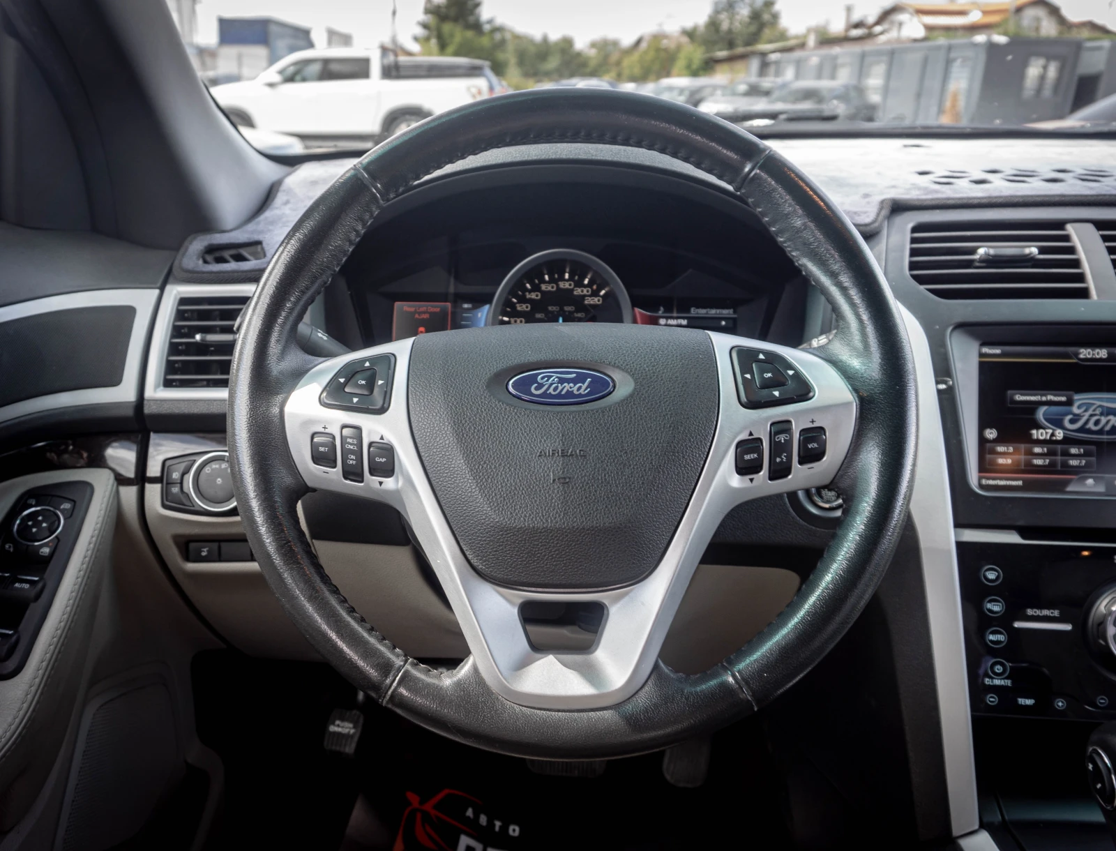 Ford Explorer 3.5 4X4-V6-294hp-7 МЕСТЕН!, снимка 8 - Автомобили и джипове - 56198024