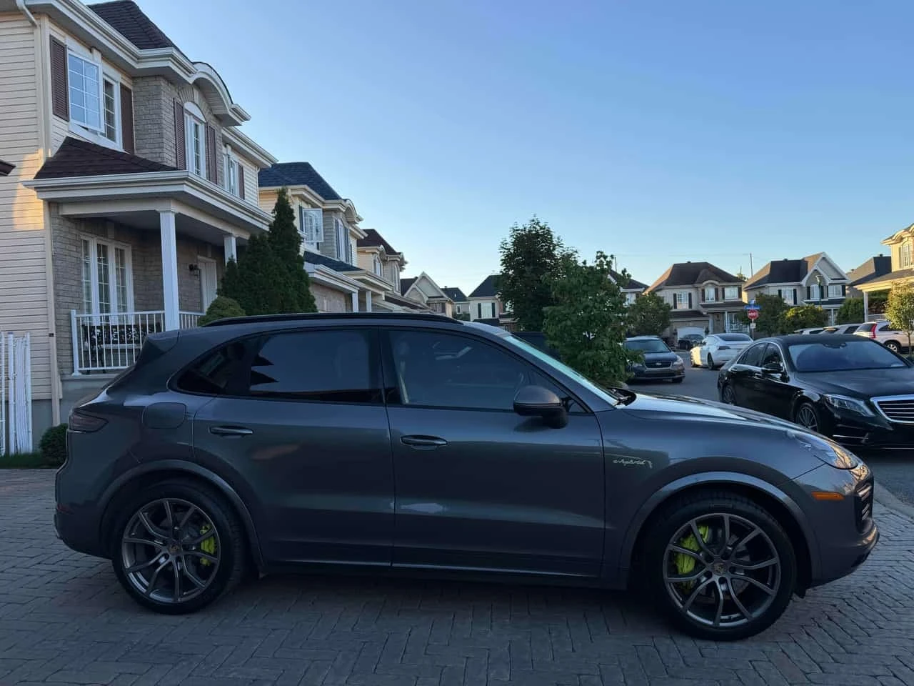 Porsche Cayenne E Hybrid AWD  CARFAX, снимка 3 - Автомобили и джипове - 56233634