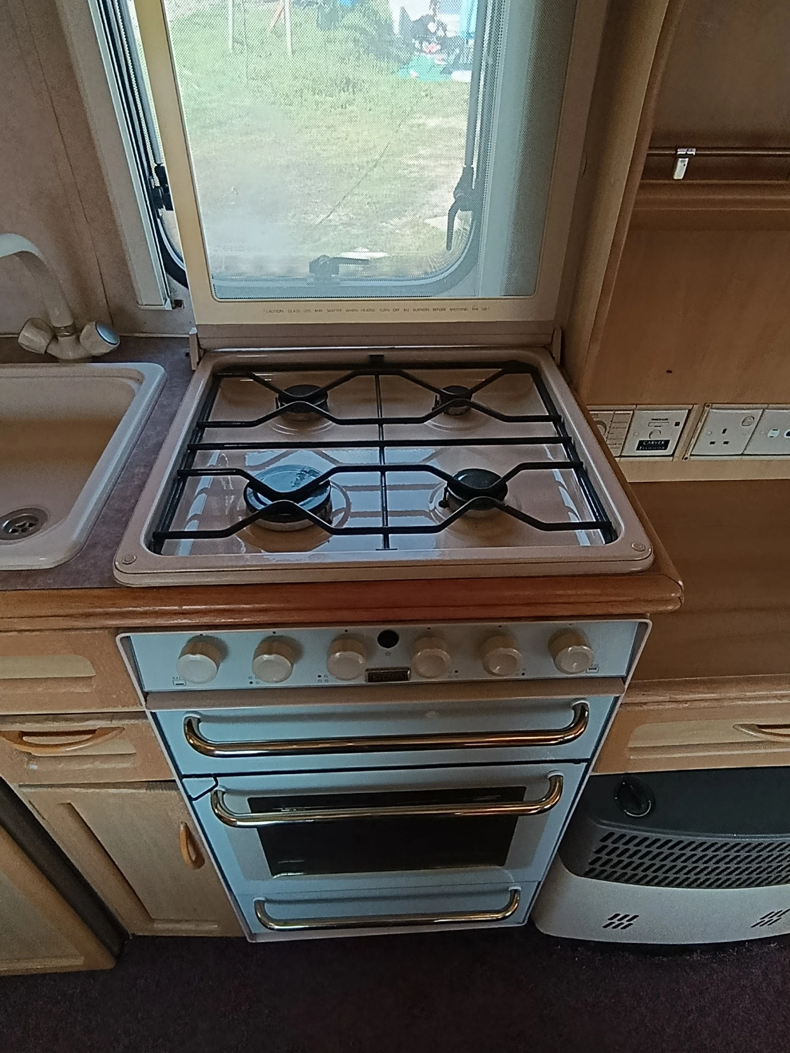 Каравана Challenger Swift 520 SE, снимка 10 - Каравани и кемпери - 54102737