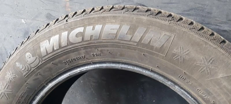 Гуми Зимни 215/65R17, снимка 7 - Гуми и джанти - 35136421