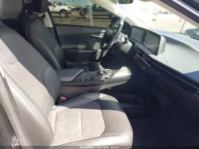 Kia EV6 LIGHT* DIGITAL* ПОДГРЕВ* CARPLAY* КАМЕРИ, снимка 9