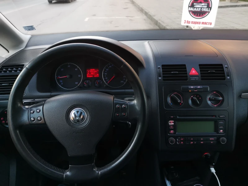 VW Touran 1.9 TDI, снимка 10 - Автомобили и джипове - 48693127