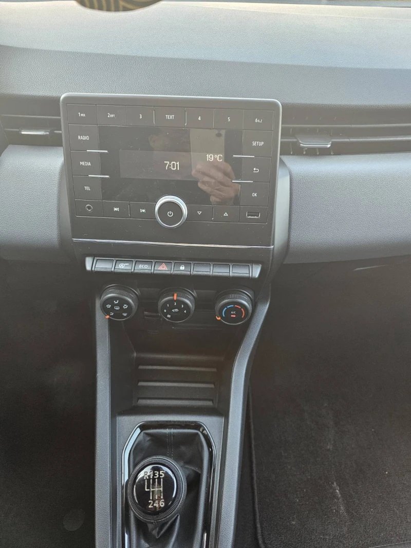 Renault Clio 1.0 TCe 90, снимка 9 - Автомобили и джипове - 51189954