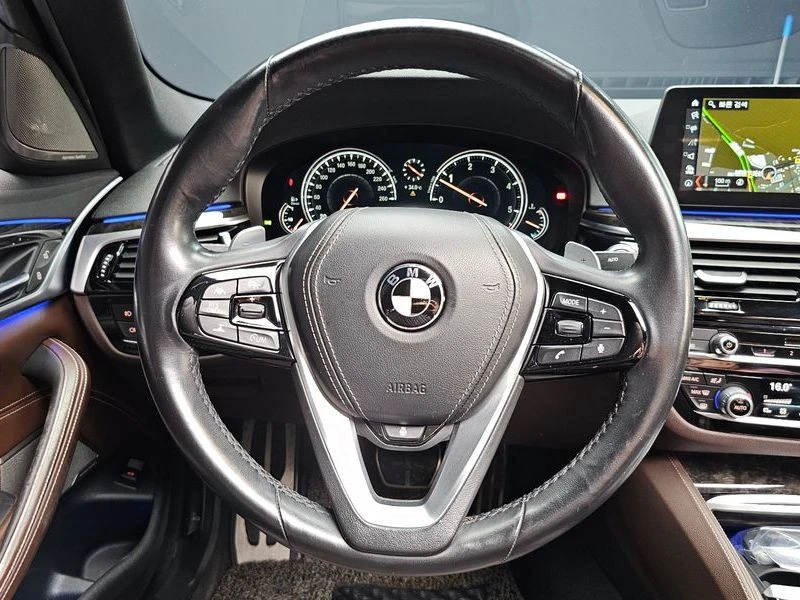 BMW 530 530d M Sport Package| 265к.с., снимка 12 - Автомобили и джипове - 56104968