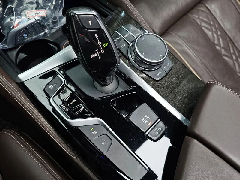 BMW 530 530d M Sport Package| 265к.с., снимка 9 - Автомобили и джипове - 56104968