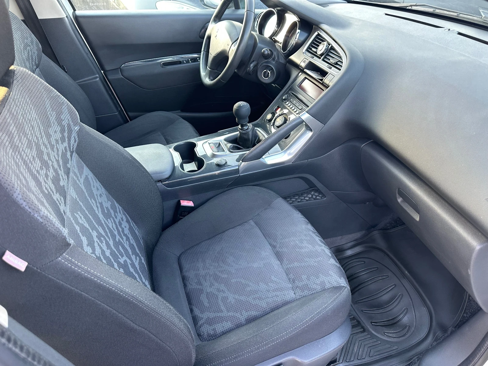 Peugeot 3008 1.6hdi 114к.с. - изображение 9
