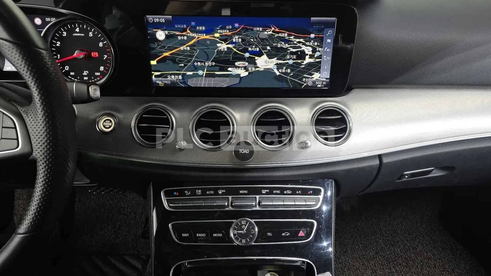 Mercedes-Benz E 300 2018* 63 AMG PK* EXHASUT* KEYLESS* AMBIENT* КРАЙНА, снимка 10 - Автомобили и джипове - 53928352