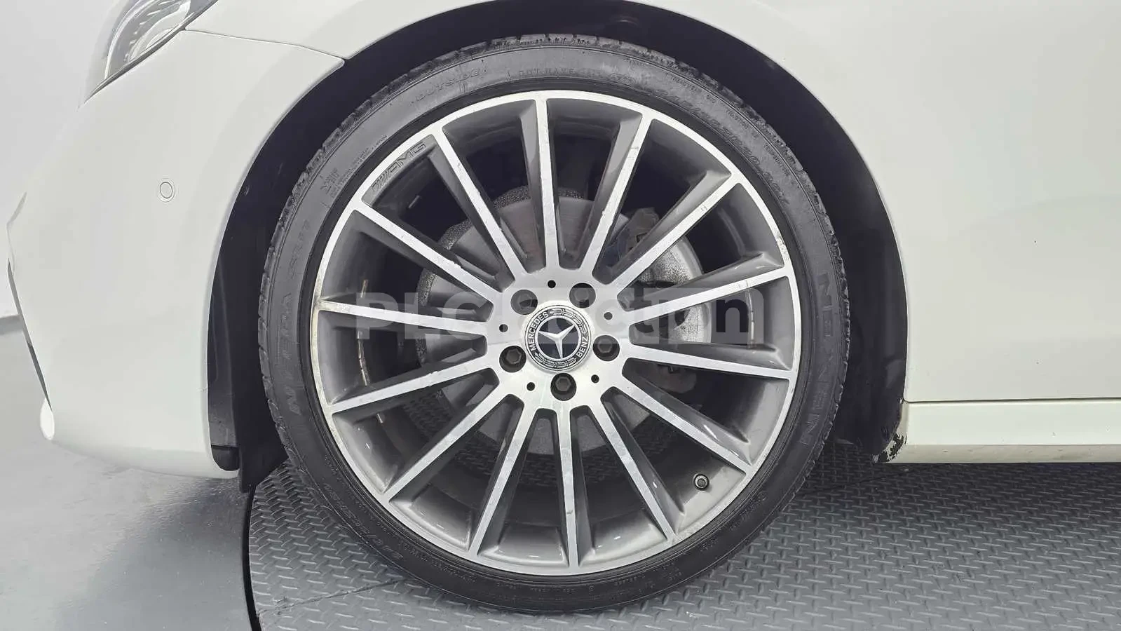 Mercedes-Benz E 300 2018* 63 AMG PK* EXHASUT* KEYLESS* AMBIENT* КРАЙНА, снимка 5 - Автомобили и джипове - 53928352