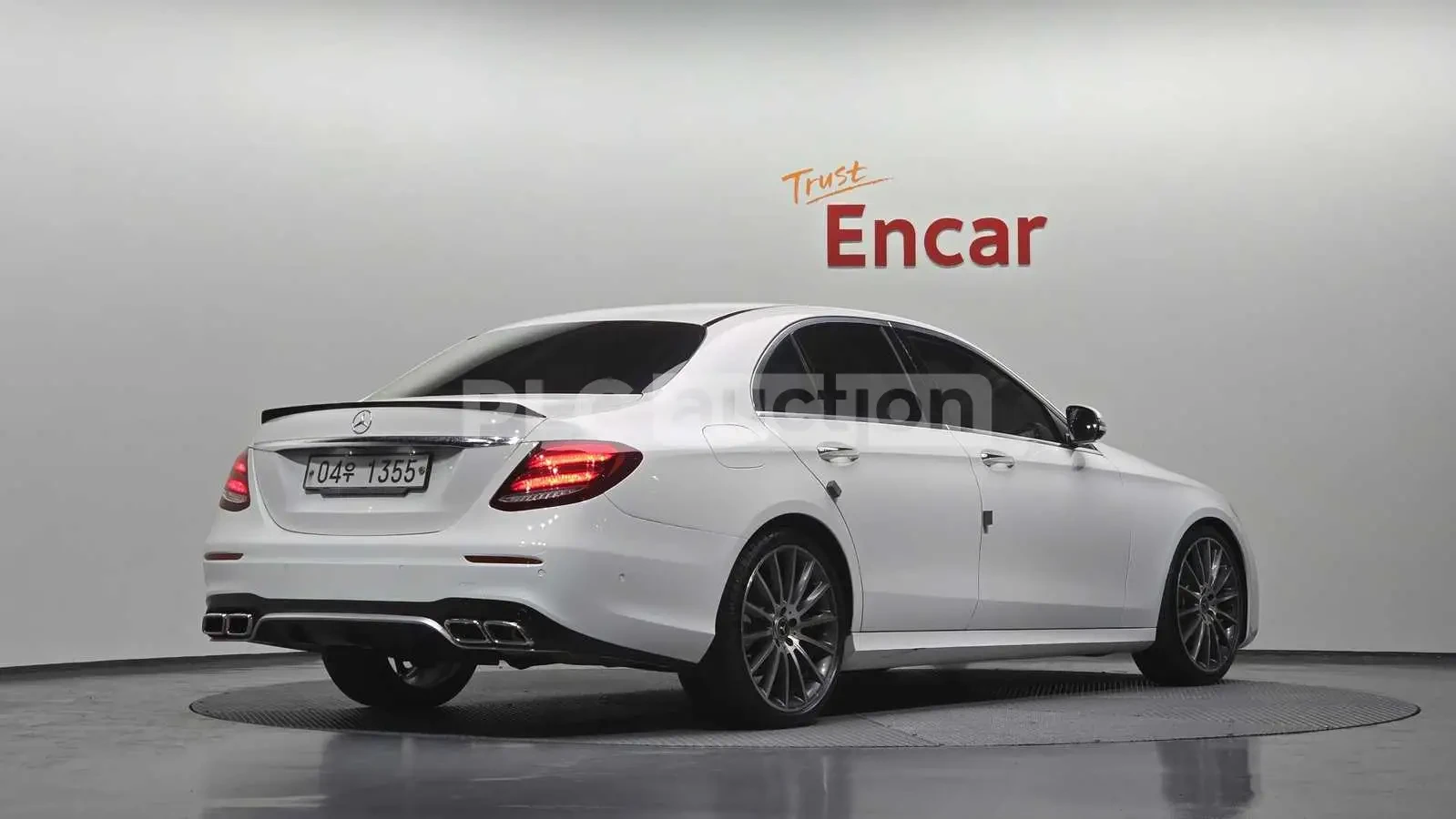 Mercedes-Benz E 300 2018* 63 AMG PK* EXHASUT* KEYLESS* AMBIENT* КРАЙНА, снимка 3 - Автомобили и джипове - 53928352