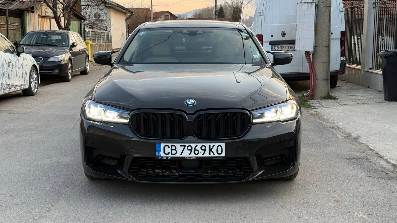 BMW 530 d * M5 Facelift packed * Luxury* Гаражен автомобил, снимка 2 - Автомобили и джипове - 53983153