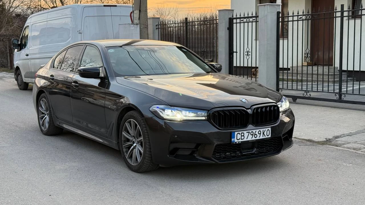 BMW 530 d * M5 Facelift packed * Luxury* Гаражен автомобил, снимка 3 - Автомобили и джипове - 53983153