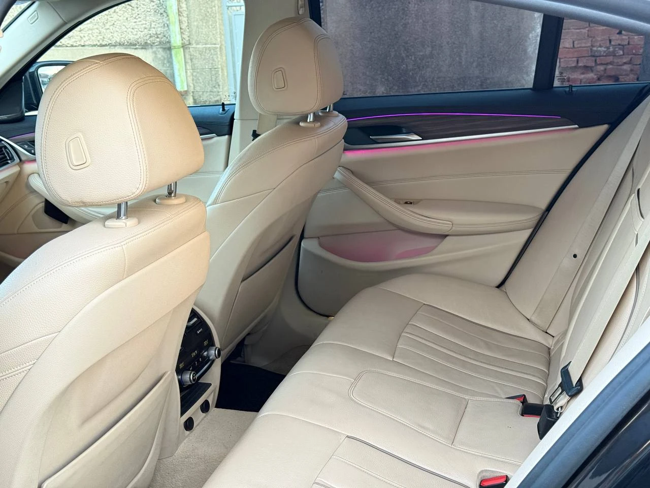 BMW 530 d * M5 Facelift packed * Luxury* Гаражен автомобил, снимка 15 - Автомобили и джипове - 53983153