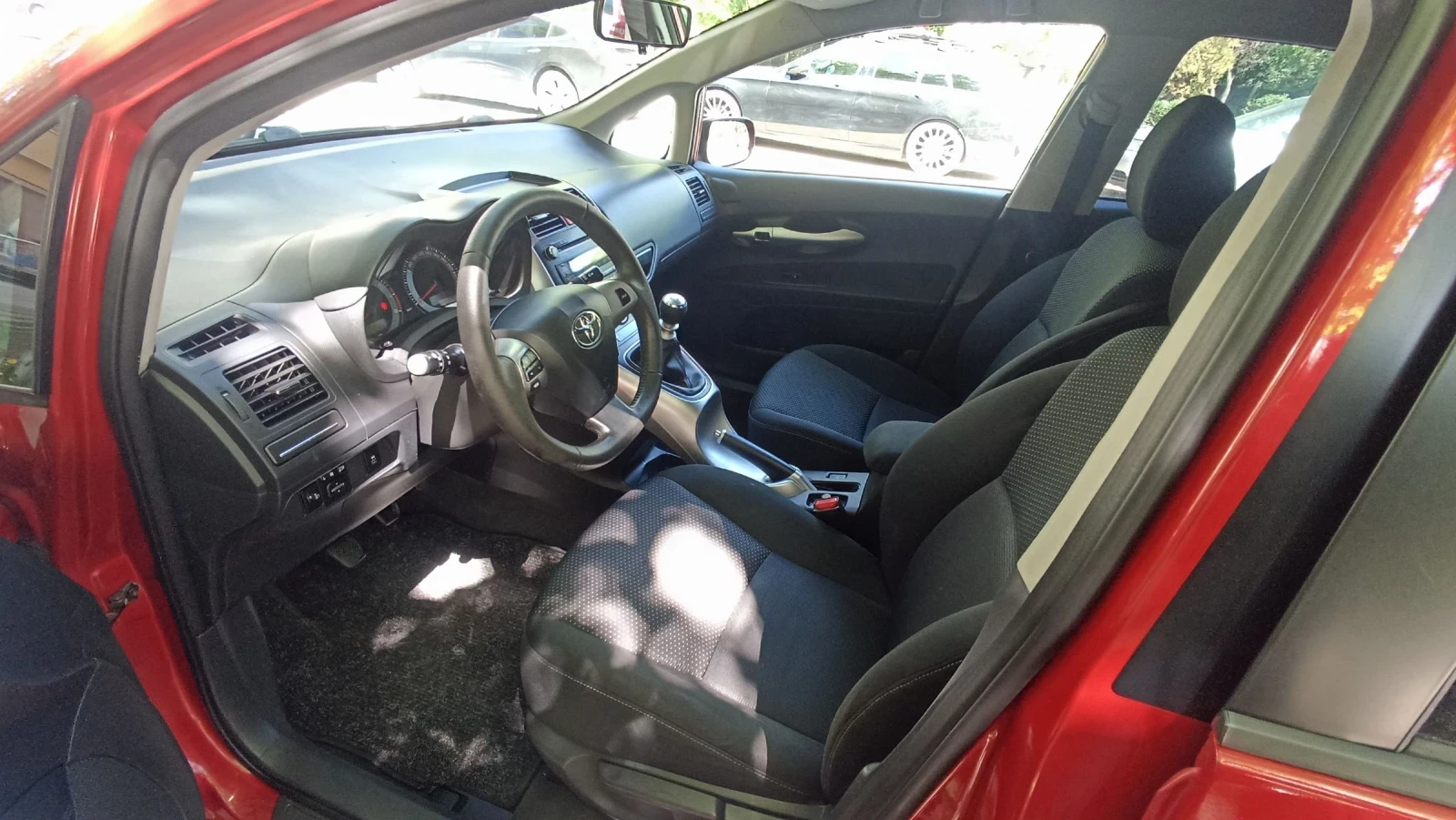 Toyota Auris, снимка 9 - Автомобили и джипове - 54333980