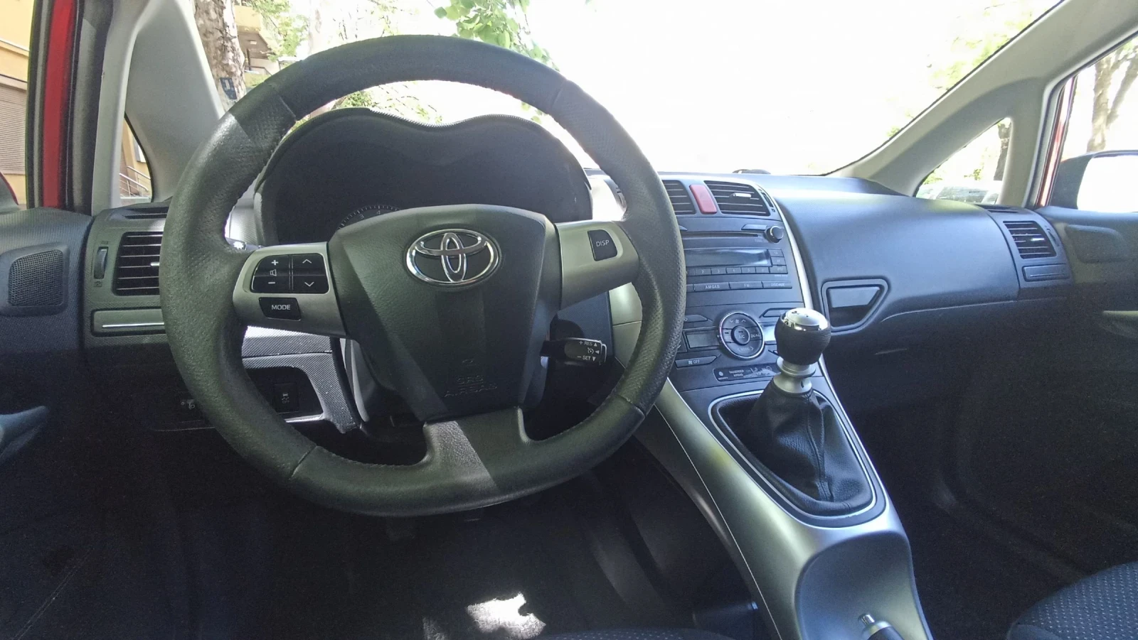 Toyota Auris, снимка 8 - Автомобили и джипове - 54333980
