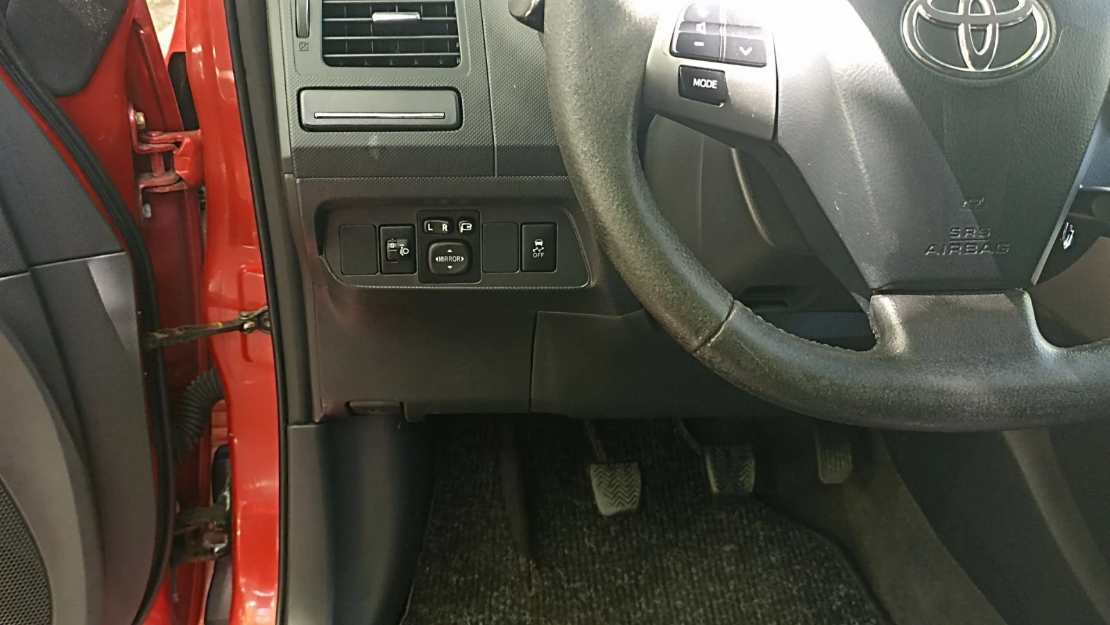 Toyota Auris, снимка 16 - Автомобили и джипове - 54333980