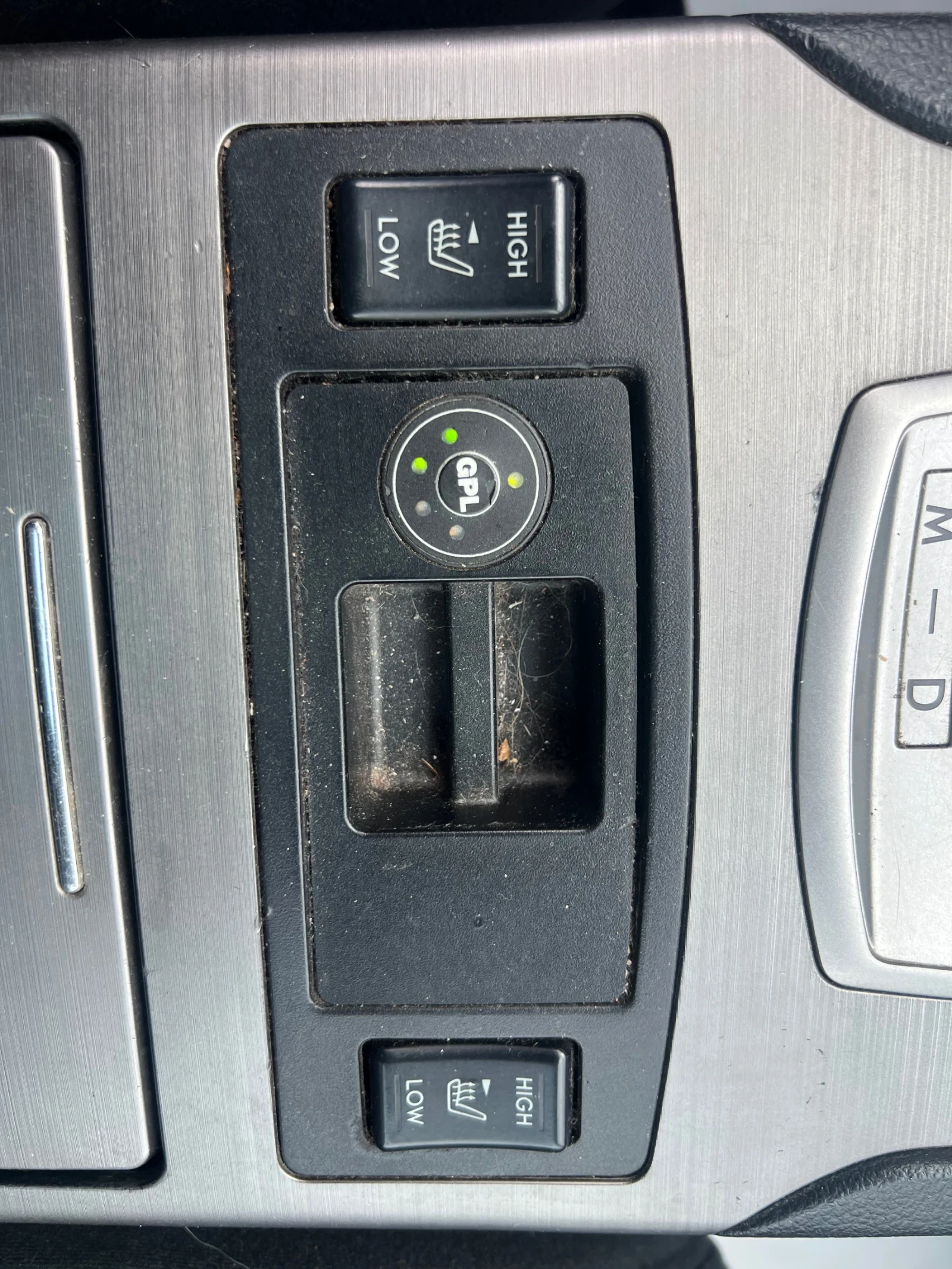 Subaru Outback 2.5 BI FUEL 4x4, снимка 15 - Автомобили и джипове - 54364788