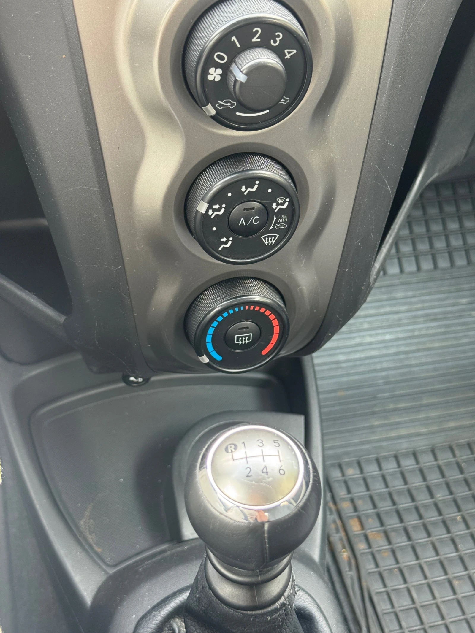 Toyota Yaris, снимка 6 - Автомобили и джипове - 54540491