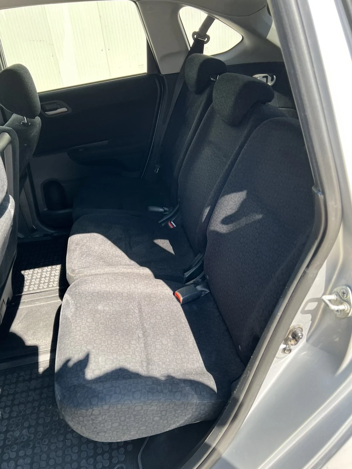 Honda Fr-v, снимка 9 - Автомобили и джипове - 54646050
