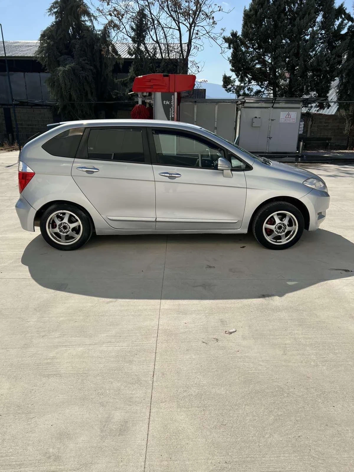 Honda Fr-v, снимка 4 - Автомобили и джипове - 54646050