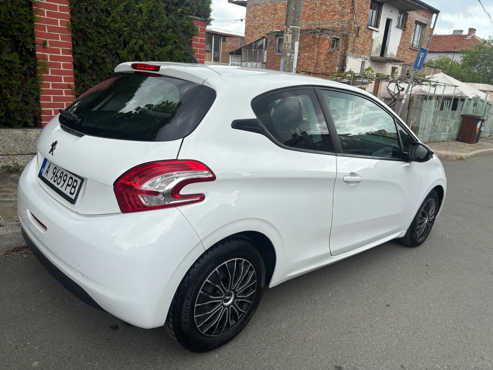 Peugeot 208, снимка 4 - Автомобили и джипове - 54798967