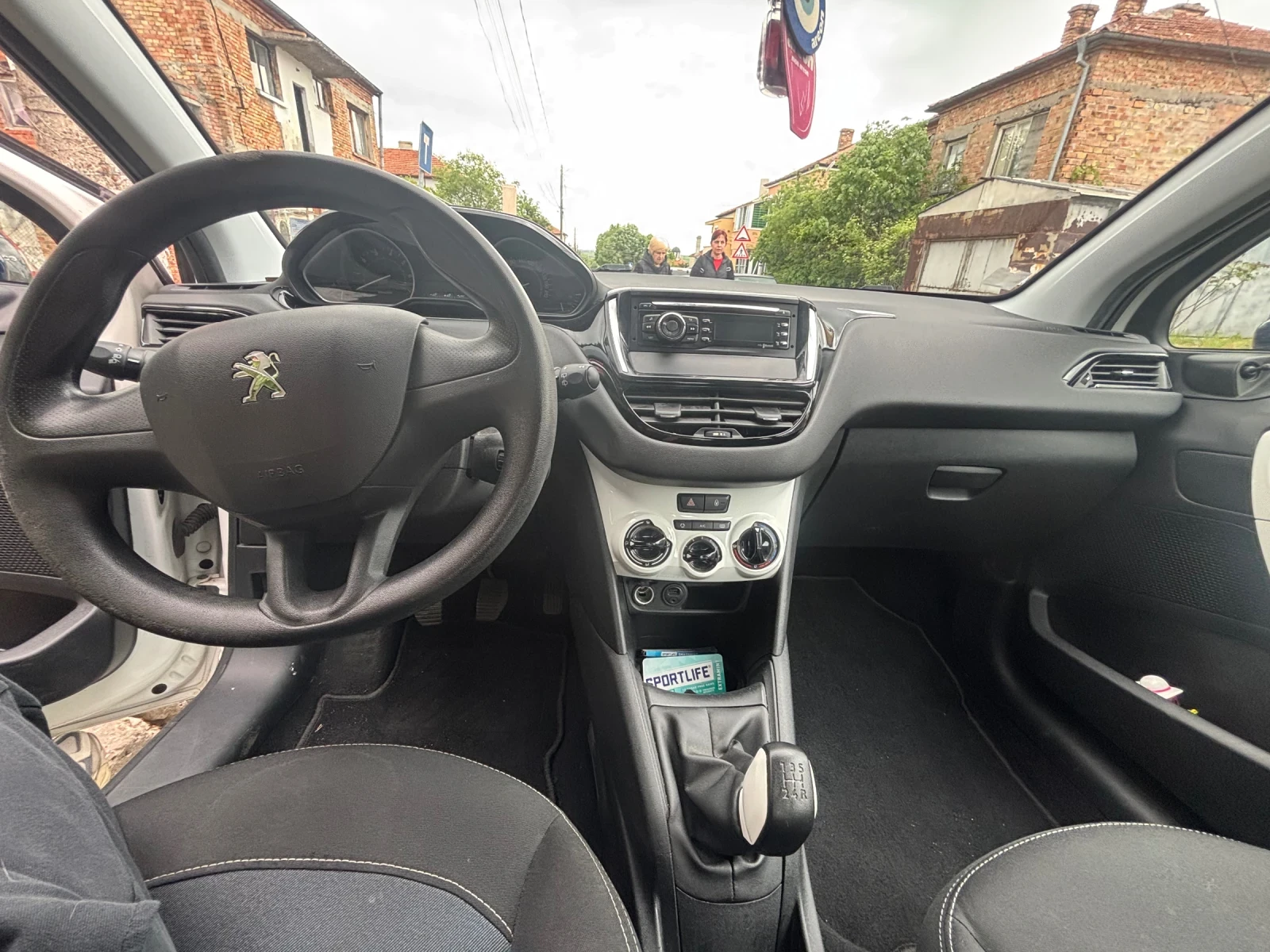 Peugeot 208, снимка 13 - Автомобили и джипове - 54798967